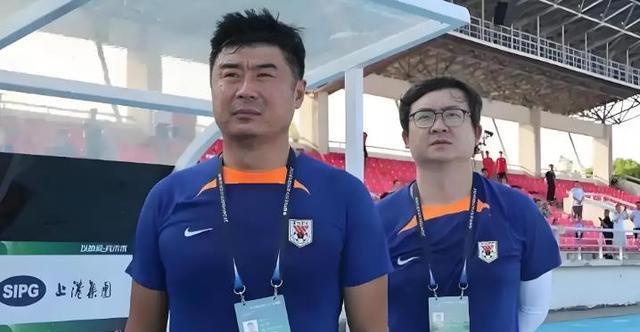 涯会迎来新, 帅斯卢茨基 涯会迎来新, 帅斯卢茨基