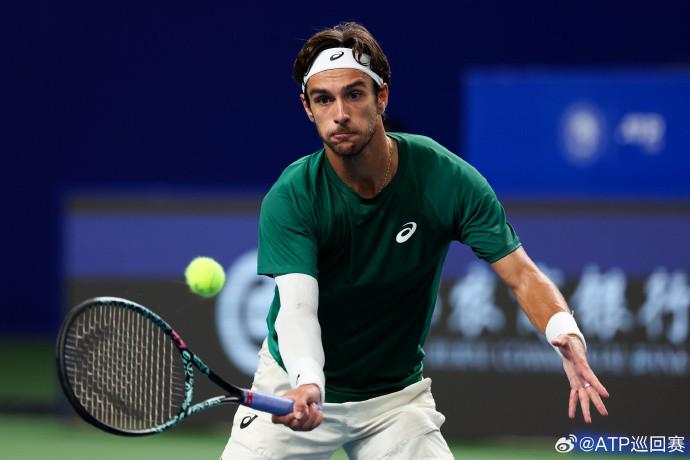 我在这里感, 受欢迎, 借口 我在这里感, 受欢迎, 借口